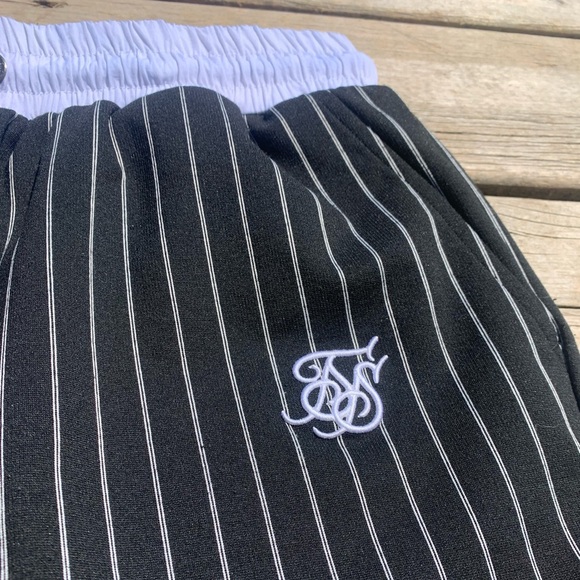 SikSilk Men’s Pinstripe Shorts Size M Black White Elastic Waist - Picture 3 of 5